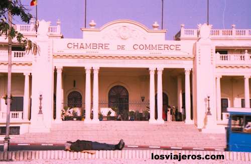 Plaza de la Independencia y Camara de Comercio - Senegal - Los Viajeros