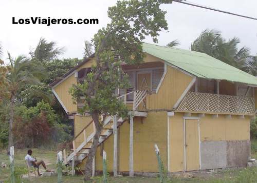 Normal house - Punta Cana - Dominican Rep.
Casa al borde de la carretera - Punta Cana - Dominicana Rep.