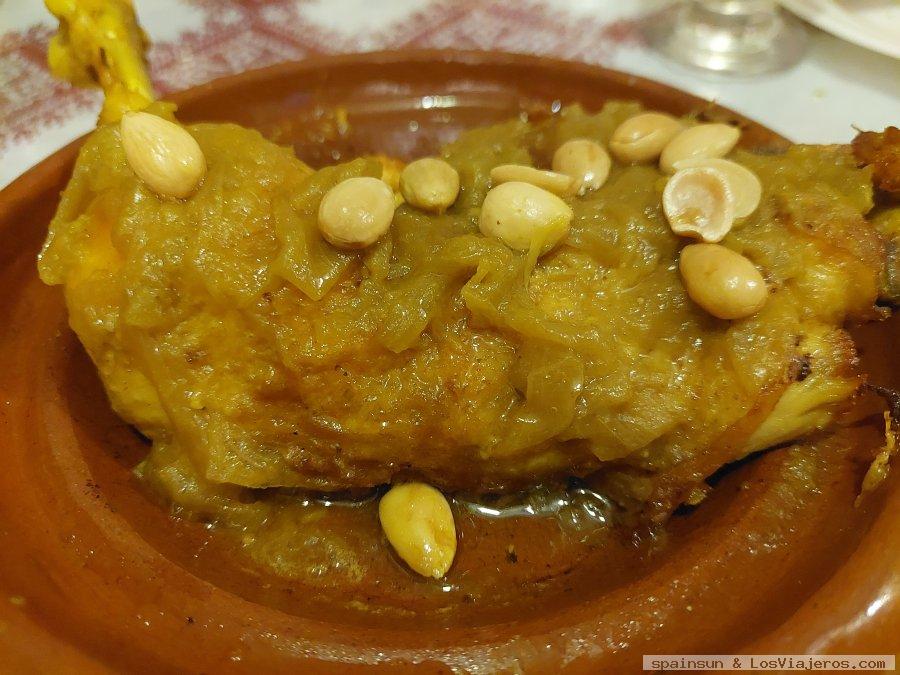 Pollo con almendras, Restaurante Benyamna en la Medina Fez - Marruecos 0