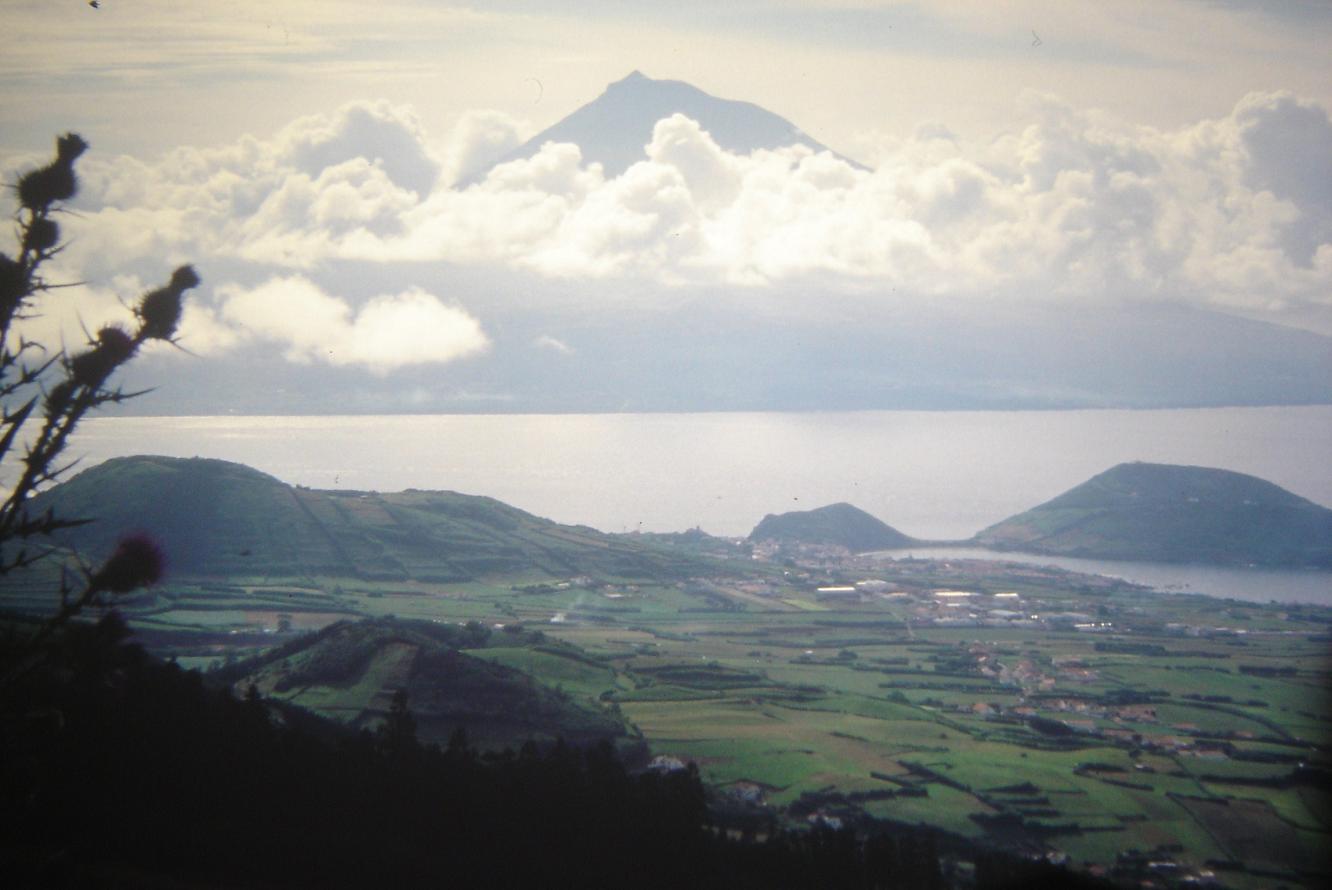 Vista de la isla de Pico desde la de Faial, São Miguel (San Miguel): Qué ver, rutas, Hotel -  Azores
