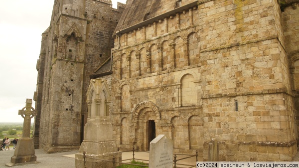 Capilla de Cormac - Roca de Cashel
Capilla de Cormac una de los edificios más antiguos de Irlanda, con un peculiar estilo románico.
