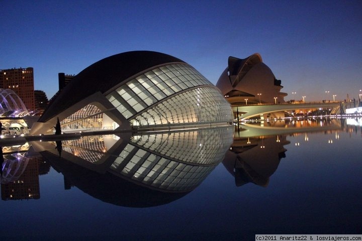 De noche en la Ciudad de las Artes y las Ciencias ✈️ Fotos de España ✈️ Los  Viajeros
