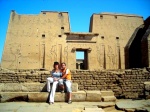 Posando en el templo de Edfu