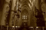 Interior de la Catedral de Bruselas en sepia