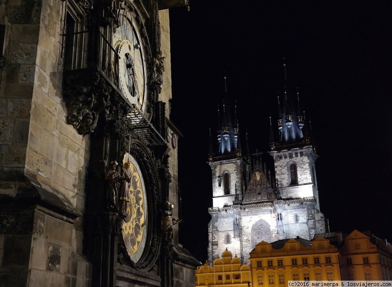 Foro de Reloj Astronomico: Plaza de la Ciudad Vieja de Praga