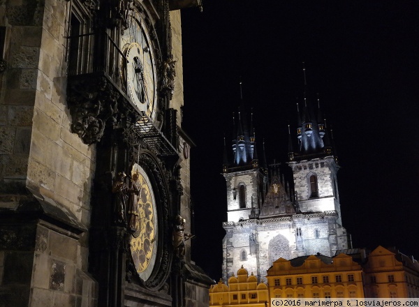 Plaza de la Ciudad Vieja de Praga
Reloj astrónomico e Iglesia de Tyn de Praga
