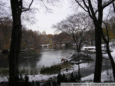 Central Park con el lago helado.
Nos levantamos a -6ºC y esto fue lo que nos encontramos. A que está precioso?
