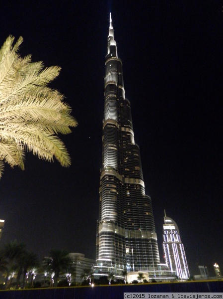 Burj Khalifa, el edificio más alto del mundo... y de la historia!
Con 828 metros de altura, en Dubai, es la estructura humana más alta de la historia. Tuve que hacer la foto desde bien lejos para poder meterlo entero. El espectáculo desde el mirador de arriba es impresionante

