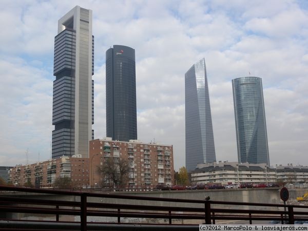Foro de Chamartin: Rascacielos desde la Estación de Chamartín de Madrid