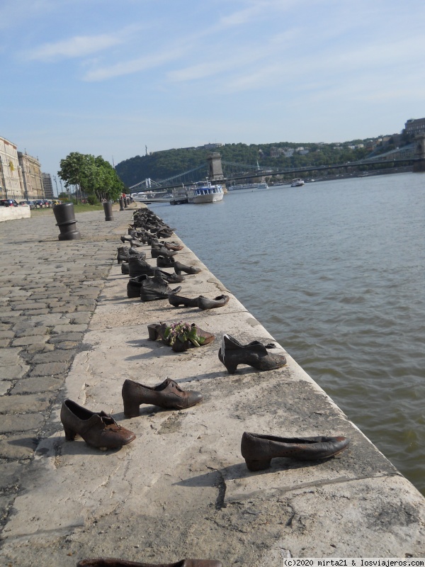 Monumento de los zapatos Budapest ✈️ Fotos de Hungria ✈️ Los Viajeros