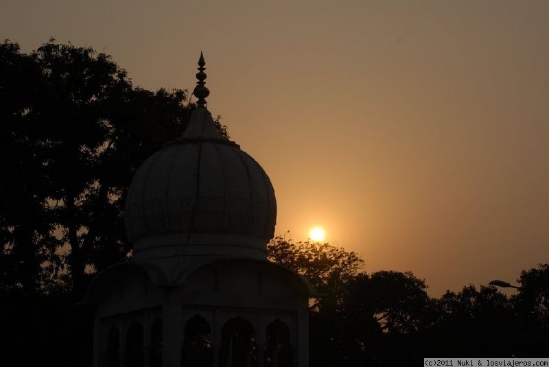 Foro de Delhi: Cae la noche en el templo