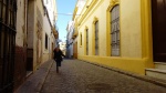 Lara corriendo en una calle de Jerez