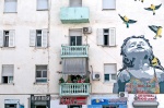 un típico edificio pintado en Vlore