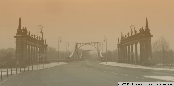 Glienicker Brücke
A primera hora de una mañana de Diciembre, un frío que pelaba, este era su aspecto.

