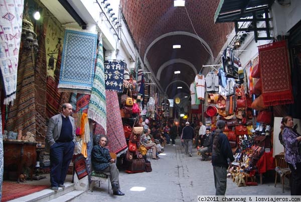 Alfombras en el bazar ✈️ Fotos de Tunez ✈️ Los Viajeros